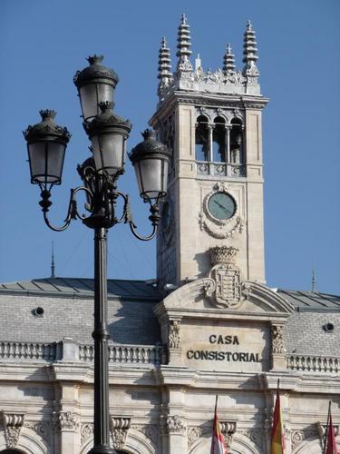 Reloj del Ayuntamiento en la Plaza Mayor  de Valladolid