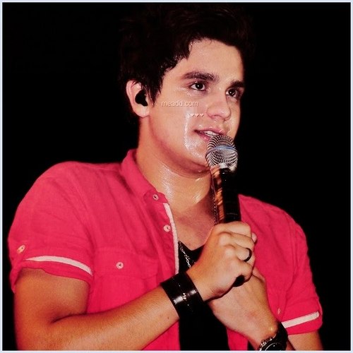 Não há distância pro amor, E
se a saudade apertar Procure
no céu A estrela que mais
brilhar... Ela será o meu olhar
(@luansantana)♥
