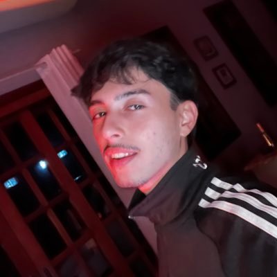 Artista, designer e uma penca de qualidade, apaixonado por LoLzinho