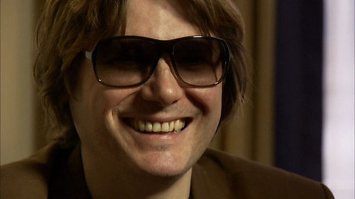 Nicky Wire from the Manic Street Preachers....new to Twitter, need help!!