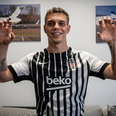 Trossard Beşiktaş'ın Oyuncusudur.