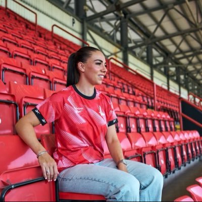 Professional footballer | @cafcwomen | @northernireland | @s4sSportsAgency