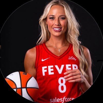 Sophie Cunningham
probs at the pool kickin it
WNBA.                                                                         https://t.co/8jDsORuUEP