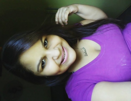 - Complicada, ciumenta, tourina, chata, feia, morena, romântica, confiável, paciente, namorada do @carlinhoflo, e que tem muito o que aprende ainda '