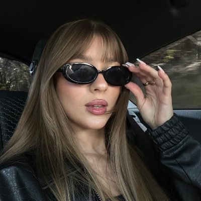 𝒇𝘢𝘪𝘳𝘺  +  𝘢𝘯𝘨𝘦𝘭     —     artist  &&'  girl mom.  ♡                                                 
      𝘄𝗵𝗶𝘁𝗲 𝘢𝘶𝘳𝘢  ;  always in your mind.
