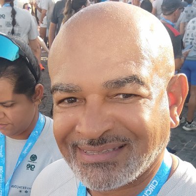 Baiano, criado em Brasília mas morando atualmente em João Pessoa-PB. 
Profissional em T. I. 
Compartilhando novidades do mundo da tecnologia.