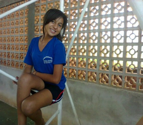 aa princesinha dos seus sonhos, e a bruuxinha dos seus pesadelos ..  :)
Nathaaan Te Amooo.....