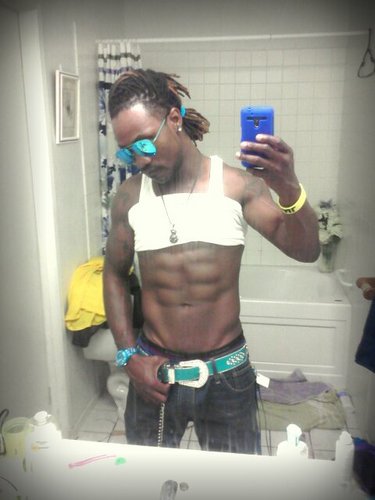 LeoLoqd81's profile picture. Hmu if you got Voxer: Leon LoQz Facebook: Lawrence Thompson.....Instagram: Leo Gene