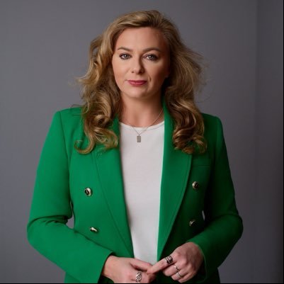 Storyteller: by trade & by nature. Senior Journalist Reporter/Broadcaster/Docmaker @BBC Prev: R1/1Xtra #Newsbeat R4 #Fileon4 📣 women/mhealth/adventure 🌎 60+