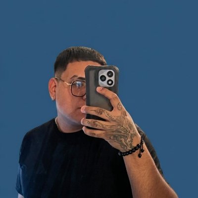 Nuevo en ésto, envía DM y platicamos.
27 años, acuario.