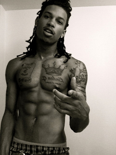 I'm jss a Coo ass Nigga ! If I was you ... i'd follow me too ;) FCK with ah REAL NIGGA.
#UTSA. !