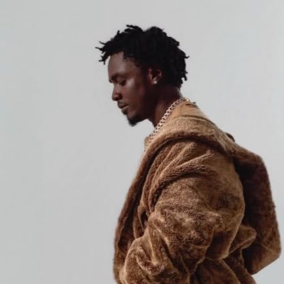 Biggest @kwekusmoke_ fan movement. Africa's best hippop/hiplife artiste || entrepreneur || Scatter Der.💨