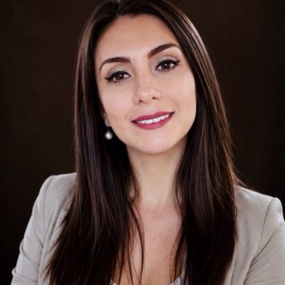 Mamá de Emma. Comunicóloga. Correctora de estilo. Sabinera. Escribo en La Crónica. Trabajo en la Secretaría de Economía.