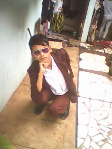 dewi_yusmaniar's profile picture. masa depan yang suram :))