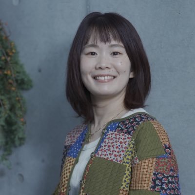 こばやしともみ。ときどきちみ。役者・デザイナー。舞台やります喋ります。チラシ、サイト、ロゴデザインします。バンドと肉とビールがすきです。次回出演▷電動夏子安置システム第49回本公演「殿堂の花売り娘」2026年10月7日(水)～11日(日)シアターグリーンBOXinBOX