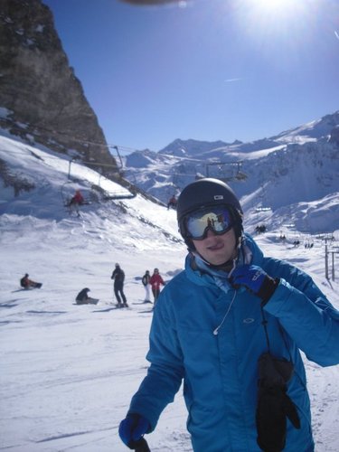 Jonski1986's profile picture. sits at a desk crunching numbers, but dreams of mountains...