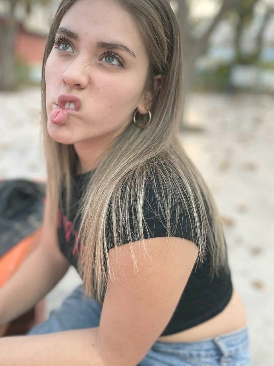 Feel free to DM, don't be shy 🥰