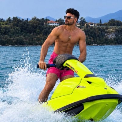 tahaozer's profile image