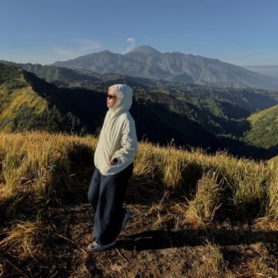 Seraia —to be happy;
