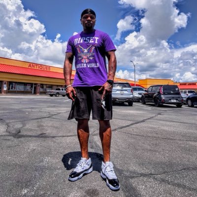 I’m just a handsome, bald headed , tatted up nigga #LibraGang ♎️, BX 🗽✈ FL🌴, Navy Veteran ⚓️ ,Knicks Fan 🏀 Giants Fan 🏈 Yankees Fan ⚾️ WWE Fan