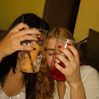 sou linda e falo muita merda
