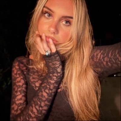 🧊 ☕️ | fashion student | I live in a pattern of breakdowns ᭝ ᨳଓ ՟ | @mediabyarc 🦢
 | BI🩷💜💙.