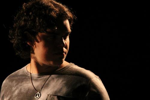 Vocalista dos Sociopatas, Redator Publicitário, Poeta, Compositor e fanático por boas cervejas, boas risadas e boas companhias.