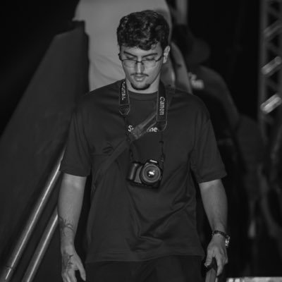 الندوب تصنع الرجل.