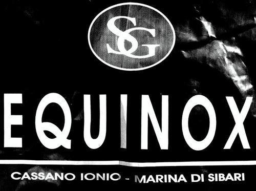 Abbigliamento Uomo-Donna.
All'interno: Trussardi,Marina Yachting,Gas Jeans,Liu Jo,Duck Farm,Guess,Met,Kocca,Miss Bikini.
Seguiteci!