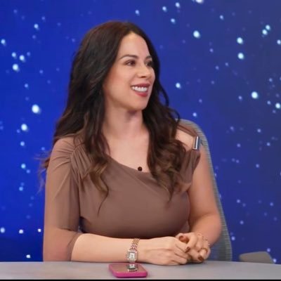 • God 1st • Comentarista Deportivo • Presentadora de Radio y TV • Salmos 20:4 • Filip. 4:13 • El que es paciente, Dios lo consiente •