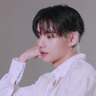 𝗨𝗡𝗥𝗘𝗔𝗟  ╱ 1 9 9 5  —   The cuddliest winter bear that you will witnessed ever. Stunning with his husky voice. Your favorite man, Kim Taehyung.