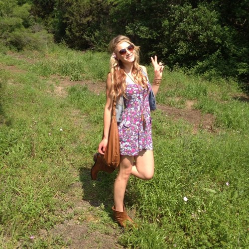 SarahGoesHarder's profile picture. My old account @SarahGoesHard has been hacked and I can only get on through my cell phone. This is a backup account!