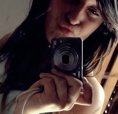 Chorona , Canceriana , Torço pro #SAANTOOS , Nasci diia 07/07 , Supeer brincalhonaa , Ciumentta , Alegre , Vergonhosa , Risonha , Tiimida  ee muiito maaais   ♡