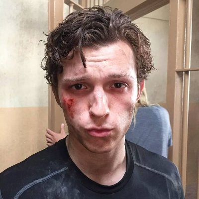 tom holland w https://t.co/EozOvnWby6