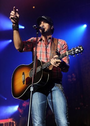 Country music lover #JasonAldean #LukeBryan A small town girl with a country heart looking for my place in this world. Love football! Love the MMA!
