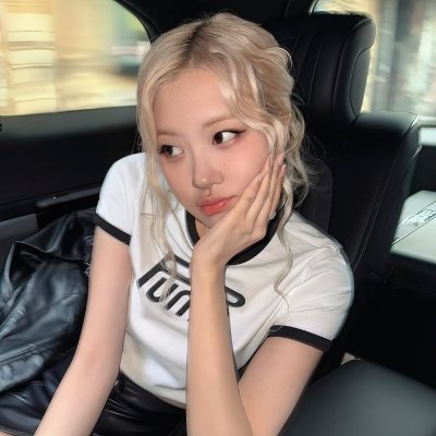 ⌇ forever listening to her heart