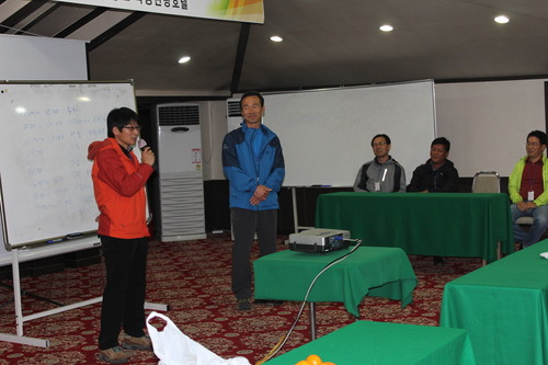 광주 하남산단에서 열심히 활동하고 있는 사나이입니다. 당구150, 골프 100돌이(돈이 없어 중단), 볼링 100, 연봉 비밀, 아침 6시 기상하여 회사 출근 저녁 10시쯤 녹초가 되어 집에 들어와 자는 싸이클로 살고 있지만, 돈을 버는 방법을 몰라서인지 아직도 가난뱅이.