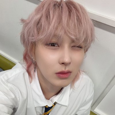 RT HEAVY/MULTIFANDOM/I VENT!!!! semi-nsfw, -16 dni pls
catboy that doesn’t shut up about its interests :3 ot6 villain
currently hyperfixated on ONEWE!!!!!
