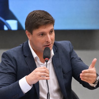 Economista. Doutor pela UnB e Mestre pela UFF. Escrevo sobre macroeconomia, financiamento do desenvolvimento e os impasses estratégicos da esquerda.