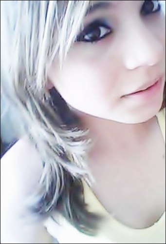 ~ Prα voçê o meu sillêncio ,se ligα nesse αviso,de gente fαlsα do meu lαdo eu Não preciso !'
·