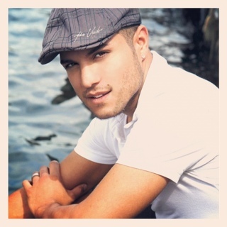 RJ_Helton's profile picture. You may remember me as a Top 5 finalist on season 1 of American Idol. http://t.co/pV6Id2QDRJ