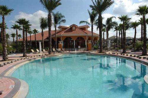 Small collection of 6 Luxurious 4 & 5 Bedroom Villas with Private Pools, Games Rooms,Free wifi, just 10 minutes from Disney, Orlando 

Dm me with any questions