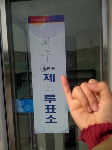 수꼴과 보수를 논갈르고, 진보행 급행열차를 타라 2012 나는 시체다 2011 꿈을 꾸듯 살리라- 하고 싶은 일을, 할 수 있는 만큼만, 즐기며 2010 상식이 통하는 사회, 신명나는 세상을 만들기 위해 저잣거리에 니 꿈을 찌끄러부러라! 2009