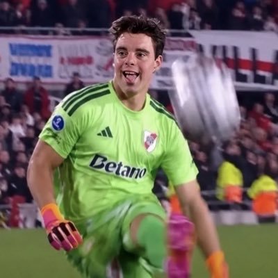 El corazón del sabio está a su mano derecha, mas el corazón del necio a su mano izquierda