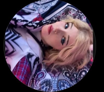 Claire 
24
Gender-fluid
Next con: too far away from now :((
TikTok:@claire_h