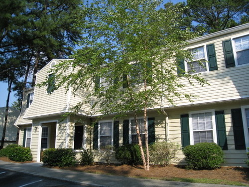 Lakeside Apartment Townhomes is your private oasis seconds from downtown Atlanta, College Park and Hartsfield Jackson International Airport.