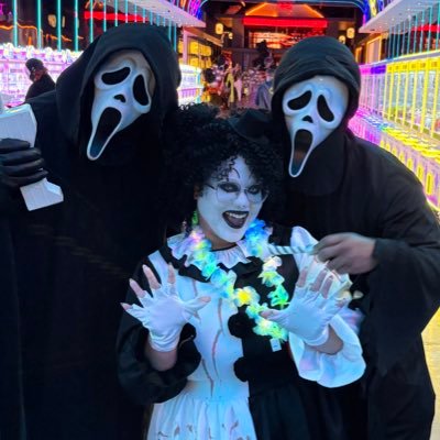 Horror Fanatic | Streamer | Youtuber l Foodie | Cinephile | Capcom Creator | Dead by Daylight Creator | @blankface_games 💍 thenickinebula@gmail.com