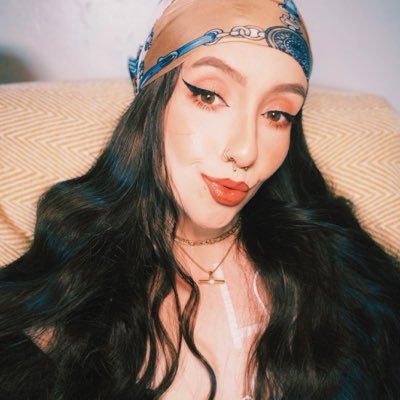 31. ileostomy + intestinal failure having, kendrick lamar loving, tube fed welsh gal making the tastiest lemonade from the chronically ill lemons life gave her.