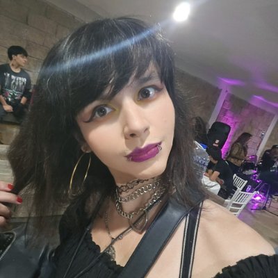 Ex @LevelUPcom Scriptwriter at @CulturaVJ Videogame historian and journalist. Digital marketing specialist. 90s Zombie, just like Nickelodeon.