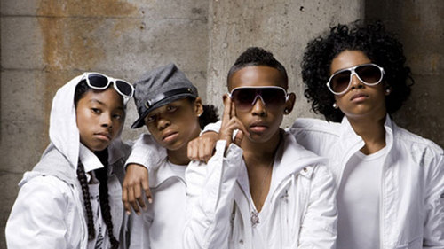 This star-studded collabo and social media phenomenon documents the tribulations of blazing-hot boy band Mindless Behavior, following the tour life of 4 teens.